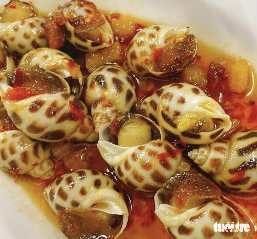 Oc Huong, or sweet snail, stir-fried with butter. Photo: Nien Giao / Tuoi Tre