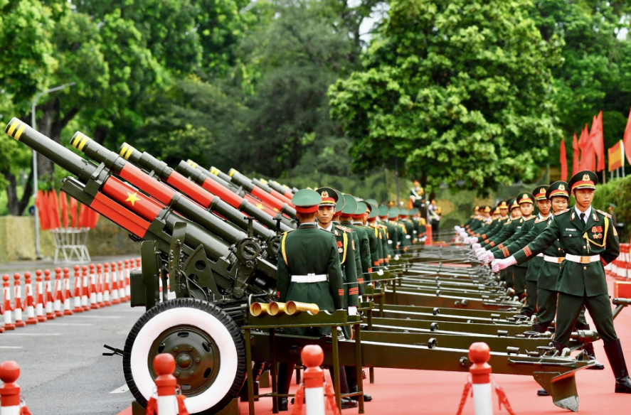 South Korean President Yoon Suk Yeol was welcomed with a 21-gun salute. Photo: Tuan Huy / Tuoi Tre