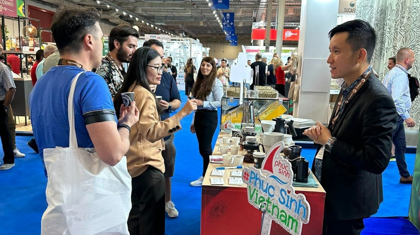 The coffee booth of Vietnam’s Phuc Sinh Corporation at the World of Coffee Athens 2023 that ended in Athens, Greece, on June 24, 2023. Photo: Minh Thanh / Tuoi Tre