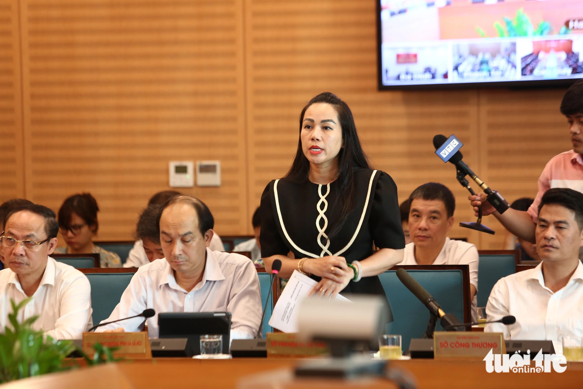 Pham Thi My Hoa, deputy director of the Hanoi Department of Culture and Sports, addresses a press briefing in Hanoi on June 30, 2023. Photo: Pham Tuan / Tuoi Tre