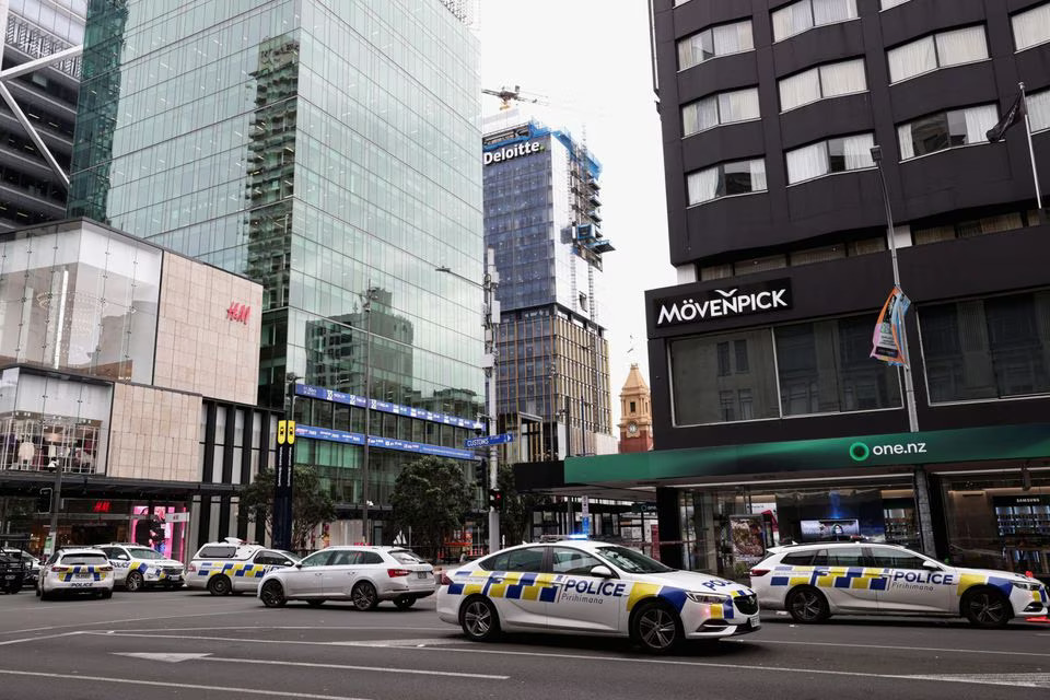 Police cars are seen near a construction site following a shooting in the central business district, in Auckland, New Zealand July 20, 2023. Photo: Reuters