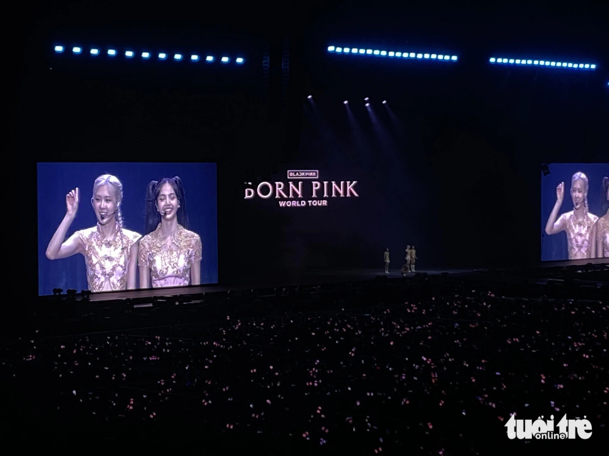 The ambience at the Hanoi-based My Dinh National Stadium was significantly heated up as BlackPink members greeted their fans in Vietnamese. Photo: Mai Thuong / Tuoi Tre