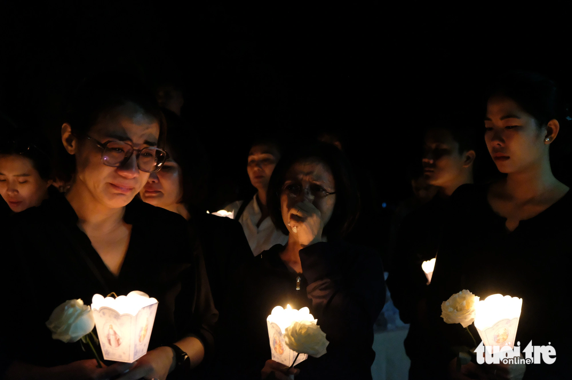 Hoang Anh Gia Lai Football Club supporters join the ceremony held in remembrance of the deceased Brazilian-Portuguese striker Paollo Madeira Oliveira at Hoang Anh Gia Lai Hospital, located in Pleiku City, Gia Lai Province, Vietnam, August 15, 2023. Photo: Dinh Cuong / Tuoi Tre