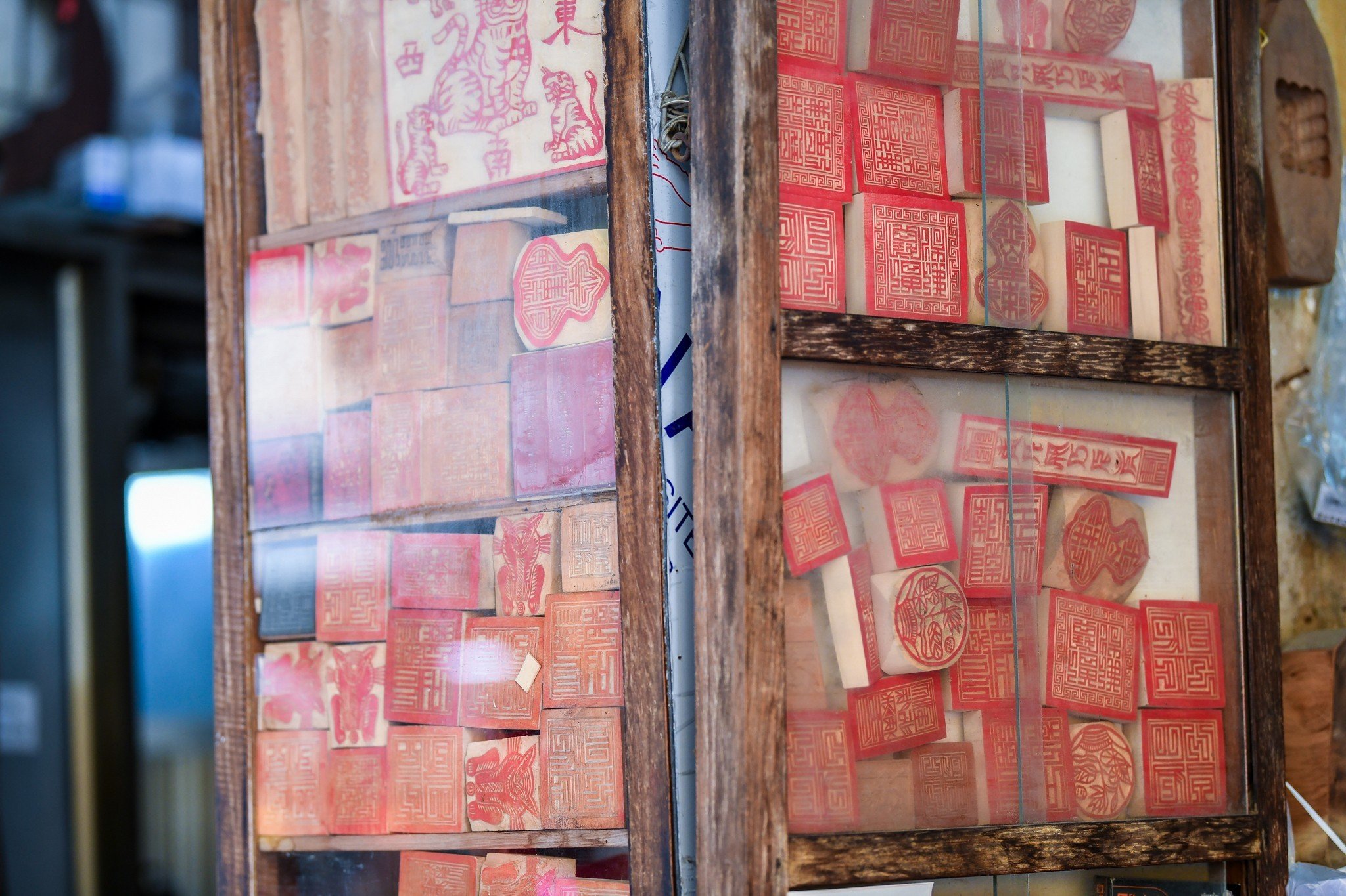 Wooden seals on display at Toan’s shop. Photo: Nam Tran / Tuoi Tre News