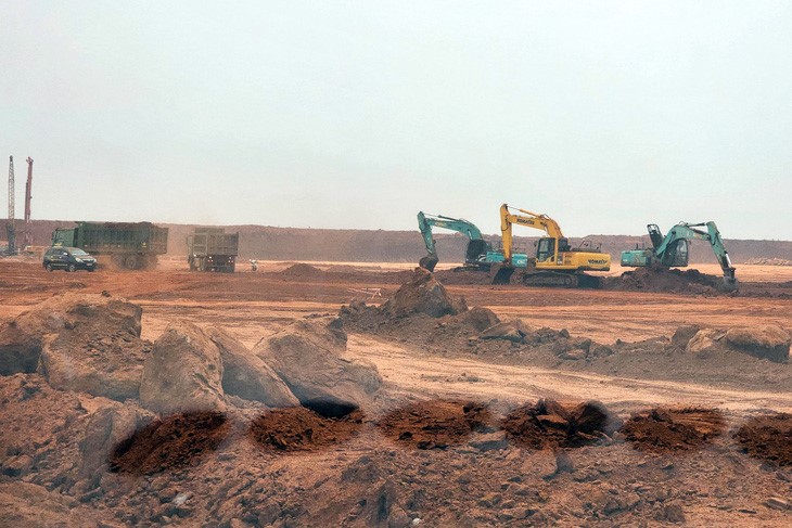Workers level the site for the Long Thanh International Airport project in Dong Nai Province, southern Vietnam. Photo: H.M. / Tuoi Tre