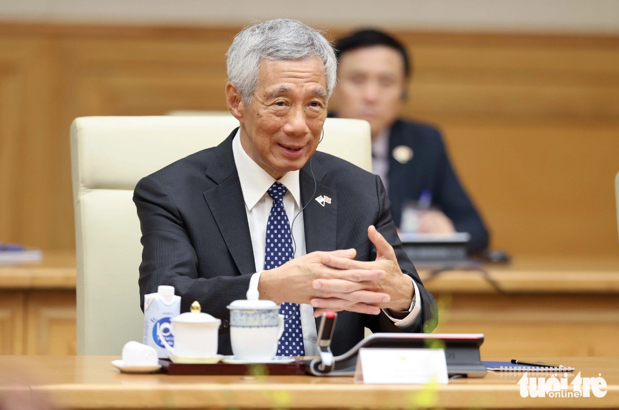Singaporean Prime Minister Lee speaks at the talks with his Vietnamese counterpart. Photo: Nguyen Khanh / Tuoi Tre