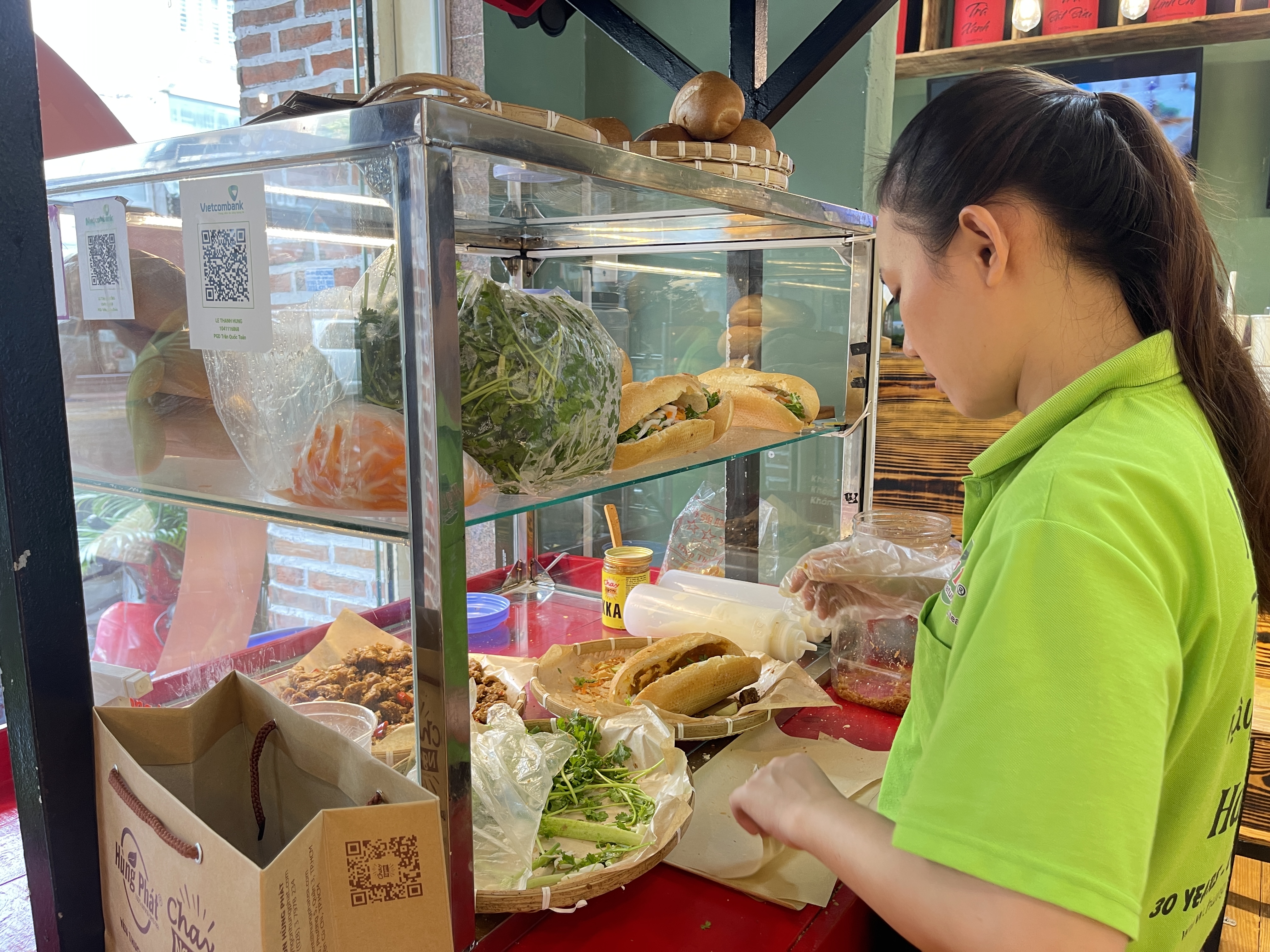 A staff member prepares vegan banh mi at Quan Chay Mot Nu Cuoi in Ho Chi Minh City. Photo: Dong Nguyen / Tuoi Tre News