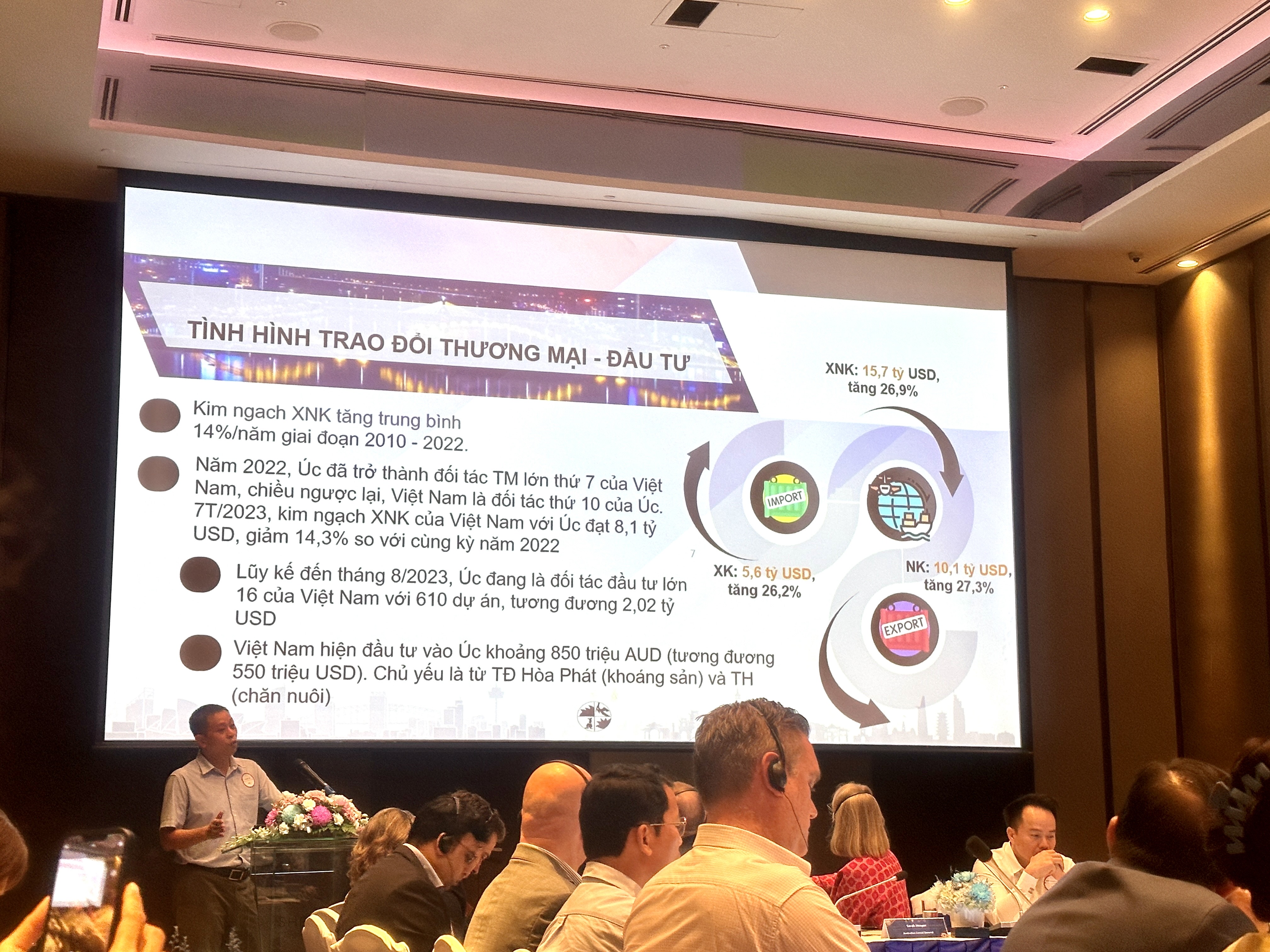 To Ngoc Son, deputy director general of the Asia-Africa Market Department under the Ministry of Industry and Trade, is pictured briefing Vietnam-Australia trade activities. Photo: Tieu Bac / Tuoi Tre News