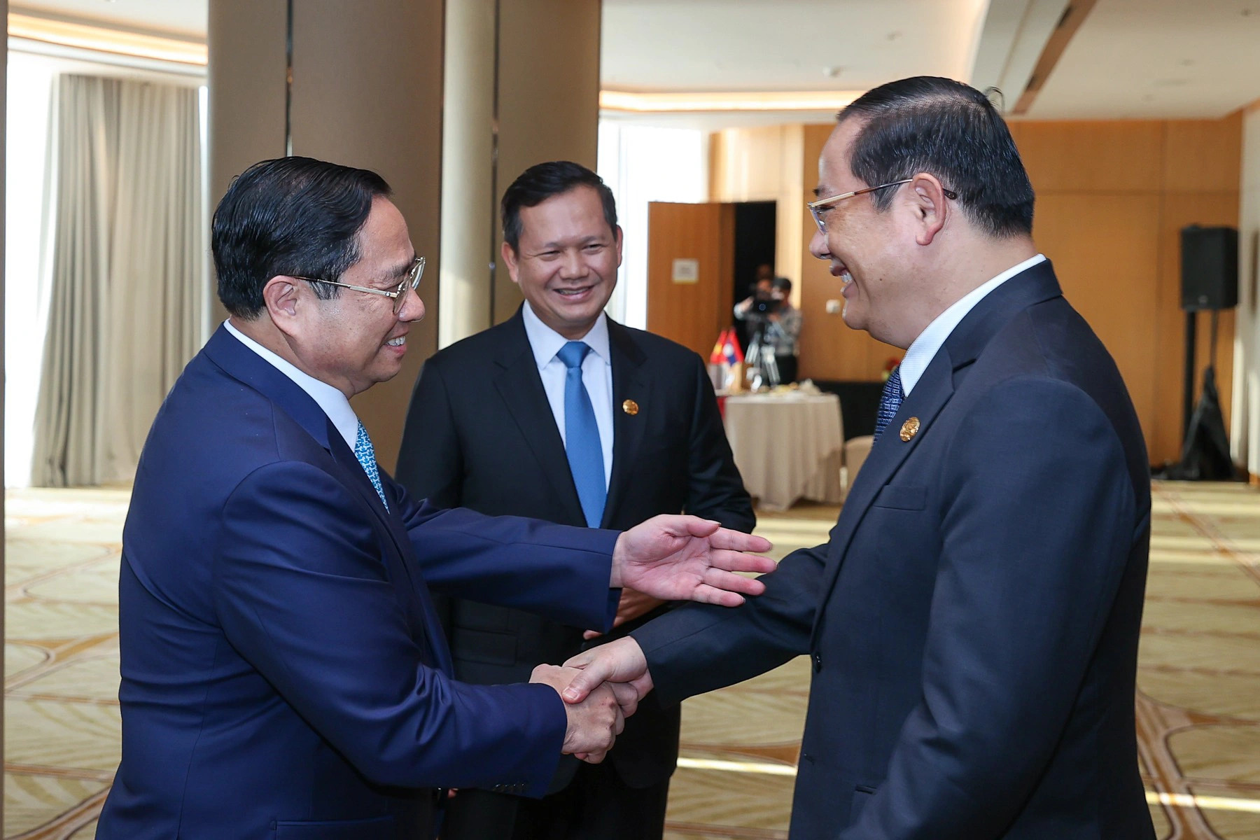Vietnamese Prime Minister Pham Minh Chinh (L) chats with his Lao and Cambodian counterparts, Sonexay Siphandone (R) and Hun Manet (C), on the sidelines of the 43rd ASEAN Summit and related meetings in Indonesia, September 5, 2023. Photo: Nhat Bac