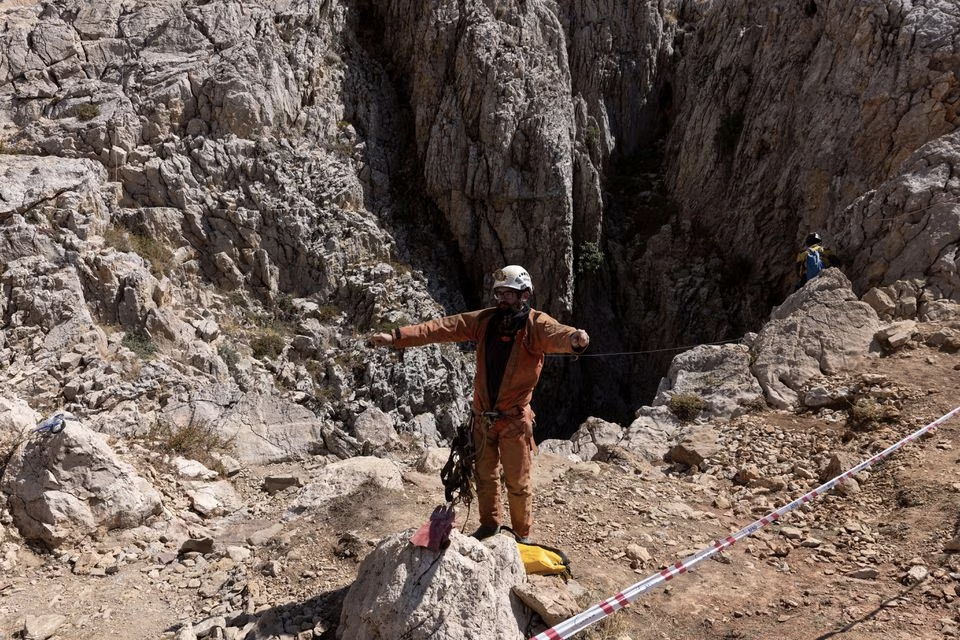 A rescuer stands at the entrance of Morca Cave as they take part in a rescue operation to reach U.S. caver Mark Dickey who fell ill and became trapped some 1,000 meters (3,280 ft) underground, near Anamur in Mersin province, southern Turkey. Photo: Reuters