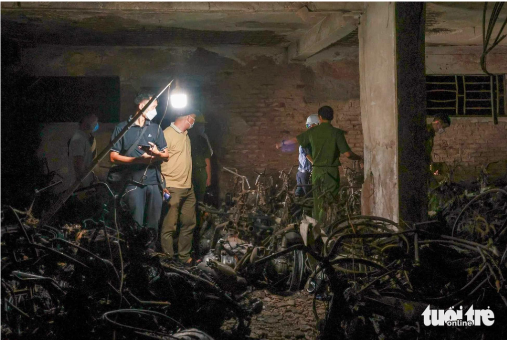  Tens of motorbikes are damaged after the blaze. Photo: H.N. / Tuoi Tre