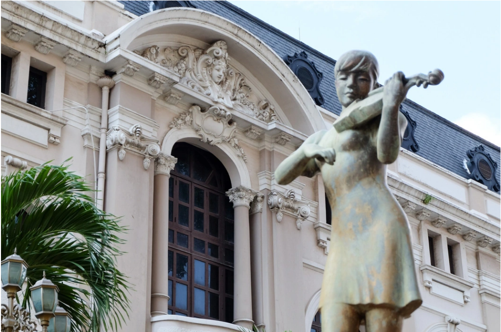 Ho Chi Minh City will this time renovate the main hall, and invest in electricity supply, air conditioning, sound, lightning, firefighting, and fire alarm systems so that the Saigon Opera House can accommodate international artistic programs pending the completion of an opera house in Thu Duc City.