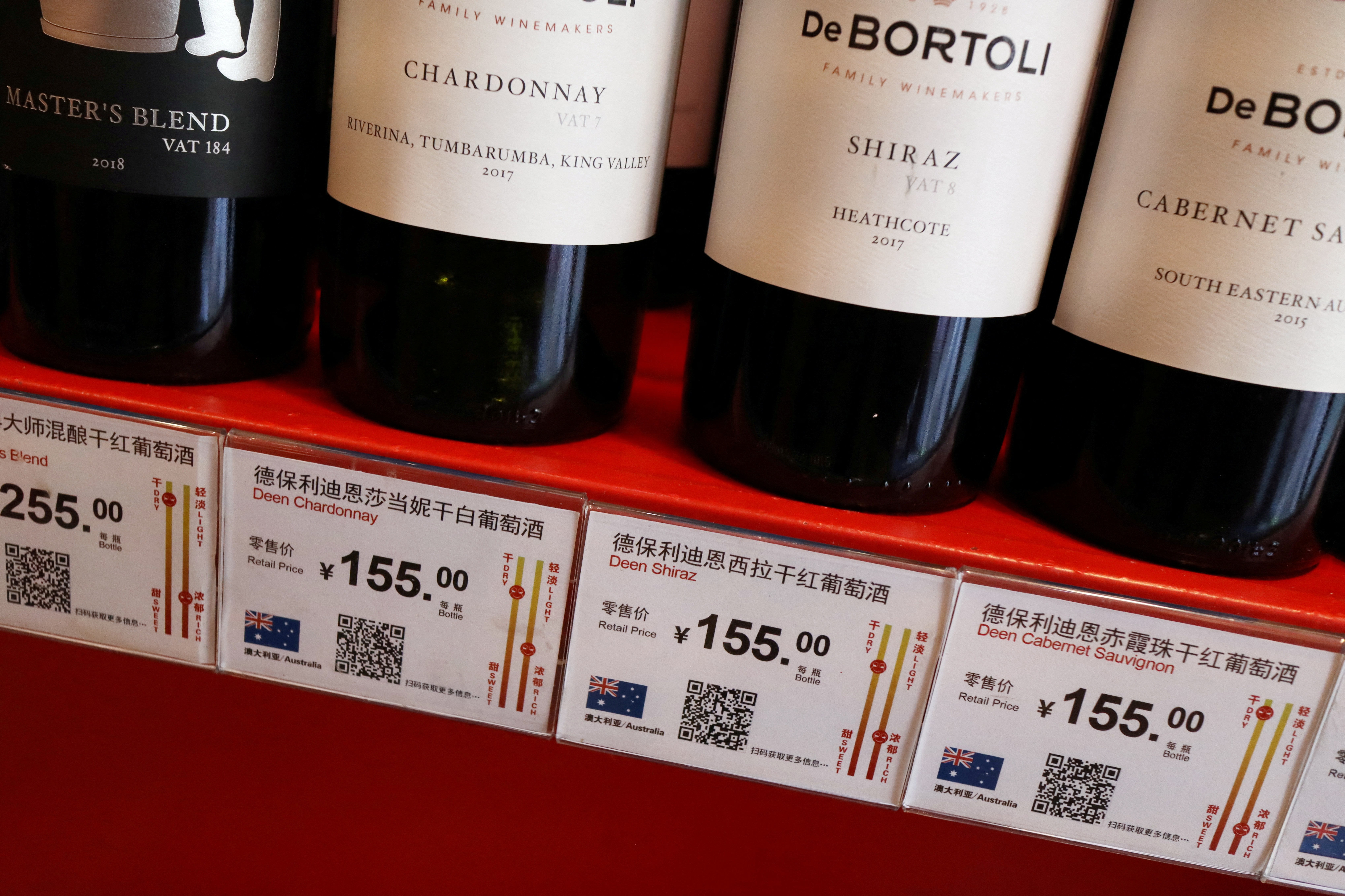 Bottles of Australian wine are seen at a store selling imported wine in Beijing, China November 27, 2020. Photo: Reuters