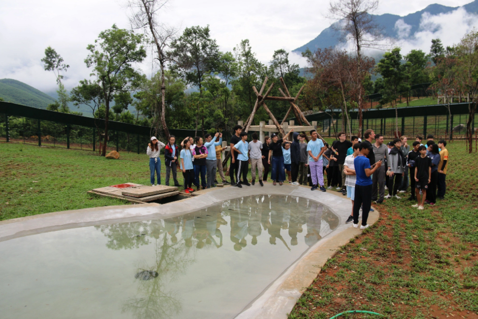 A group of young foreigners visit the Vietnam Bear Sanctuary on Bach Ma Mountain in Thua Thien Hue Province. Photo: Nhat Linh / Tuoi Tre