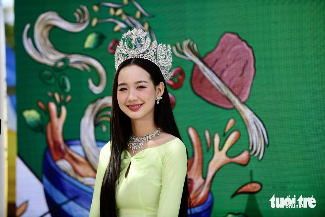 Vietnam Pho Festival 2023's ambassadors Miss Intercontinental 2022 Le Nguyen Bao Ngoc attends the festival at Yoyogi Park in Tokyo, Japan on October 7, 2023. Photo: Quang Dinh / Tuoi Tre