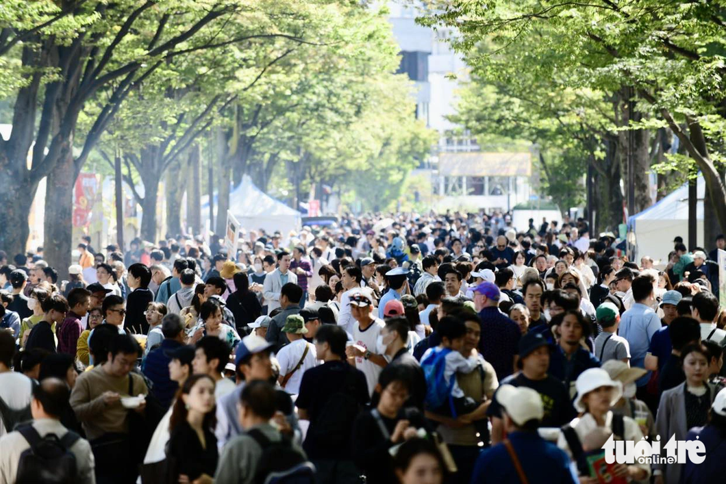 People flock to the Vietnam Pho Festival 2023 at Yoyogi Park, Tokyo, Japan on October 7, 2023. Photo: Quang Dinh / Tuoi Tre