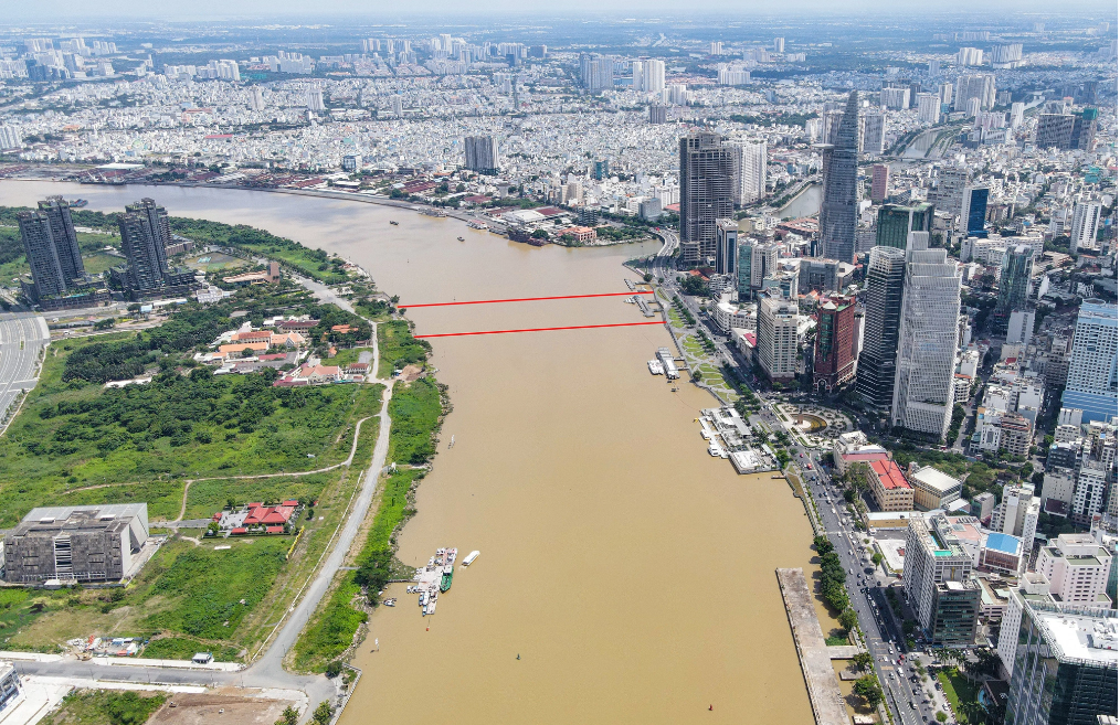 The planned location of the pedestrian bridge spanning the Saigon River and linking District 1 and Thu Duc City. Photo: Chau Tuan / Tuoi Tre