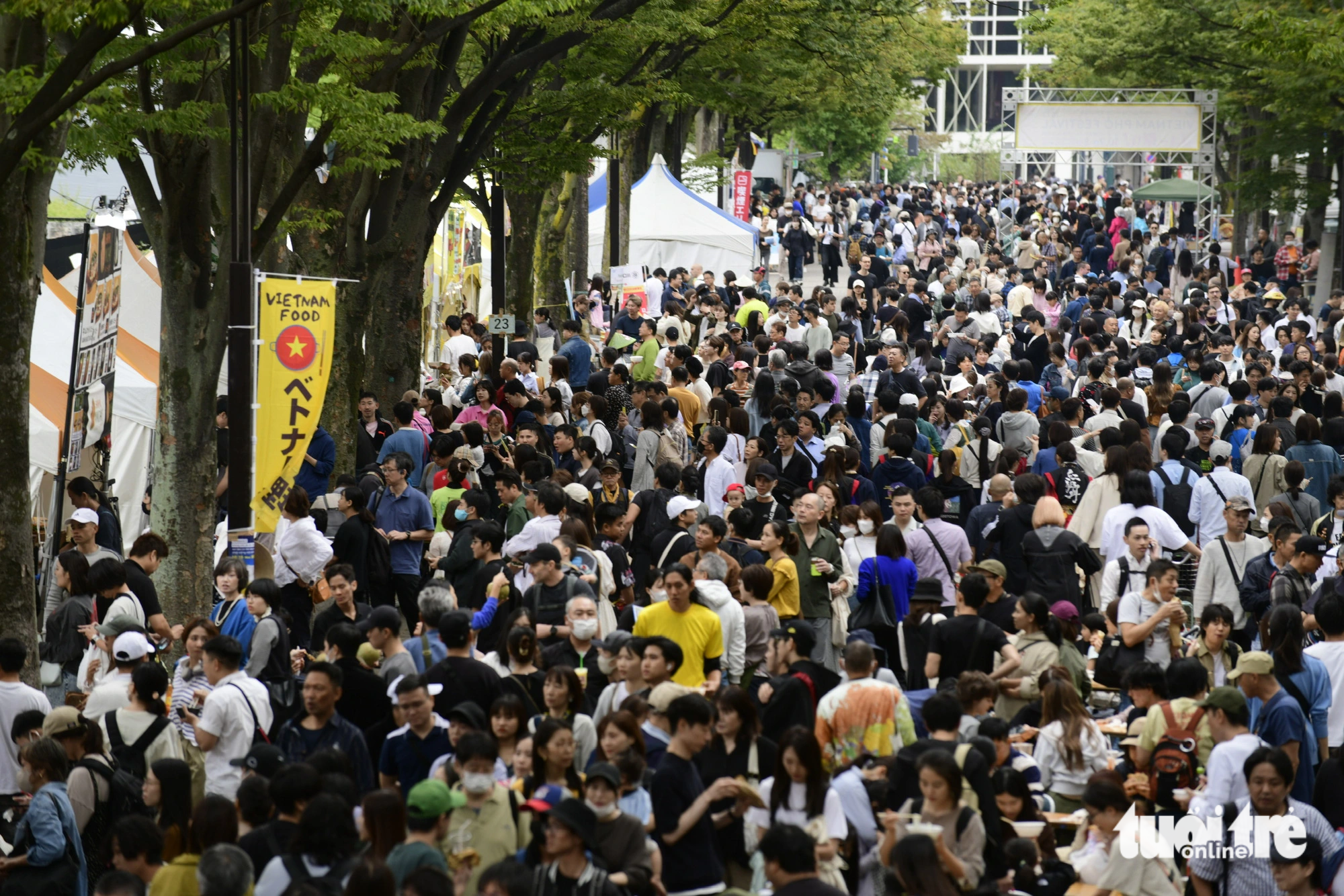 People flock to the Vietnam Pho Festival 2023 at Yoyogi Park, Tokyo, Japan on October 7, 2023. Photo: Quang Dinh / Tuoi Tre