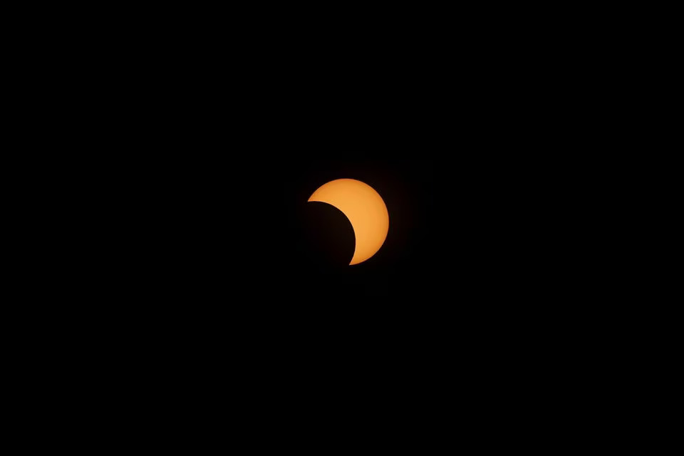 A solar eclipse is observed at the Chichen Itza archaeological zone, in Piste, Mexico, October 14, 2023. Photo: Reuters