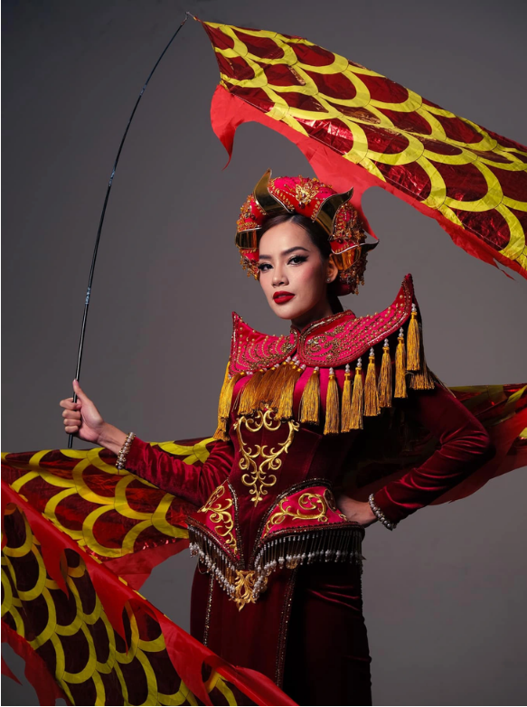 Le Hoang Phuong in her national costume at the Miss Grand International 2023