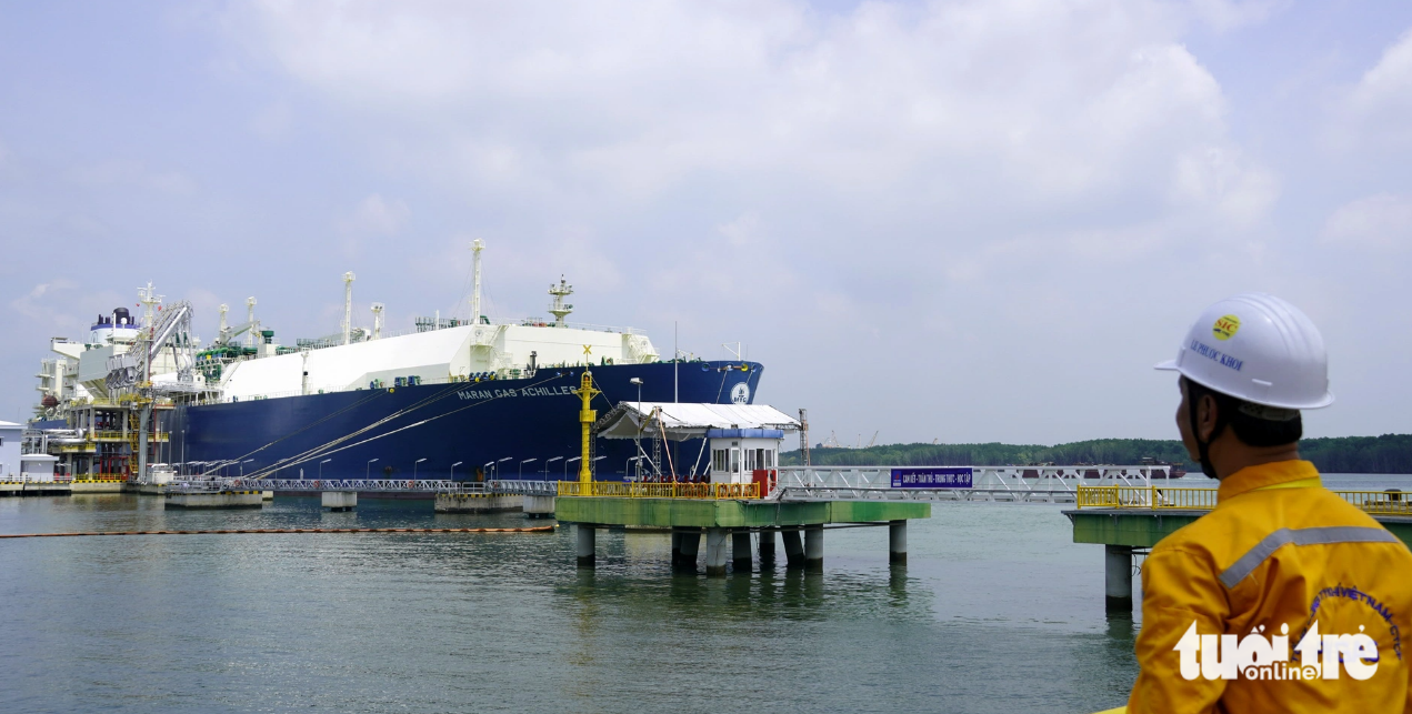 A ship transports LNG to the Thi Vai LNG terminal in Ba Ria – Vung Tau Province, southern Vietnam. Photo: Dong Ha / Tuoi Tre