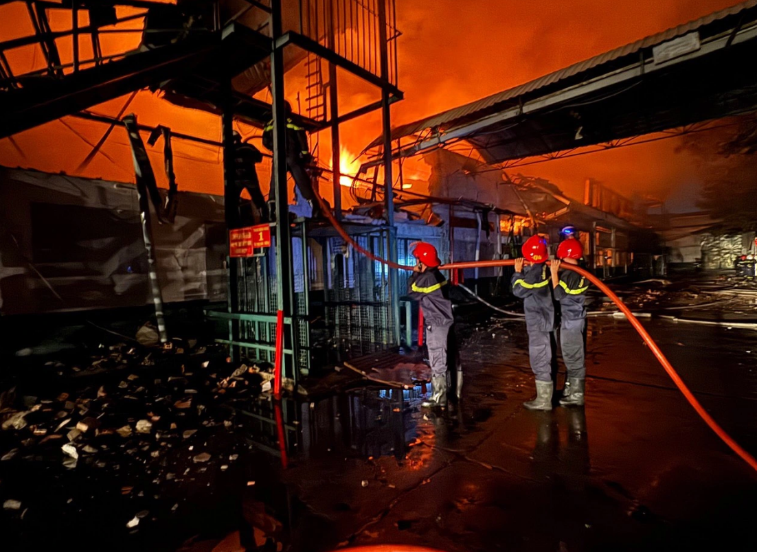 Firefighters battling for some three hours to put out a massive warehouse fire in District 7, Ho Chi Minh City. Photo: Supplied