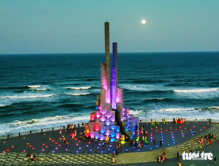 Nghinh Phong Tower Square is the venue of many provincial and national cultural and artistic events. Photo: Duong Thanh Xuan / Tuoi Tre
