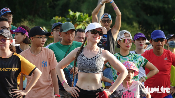 Triathletes do a warm-up. Photo: Chi Cong / Tuoi Tre