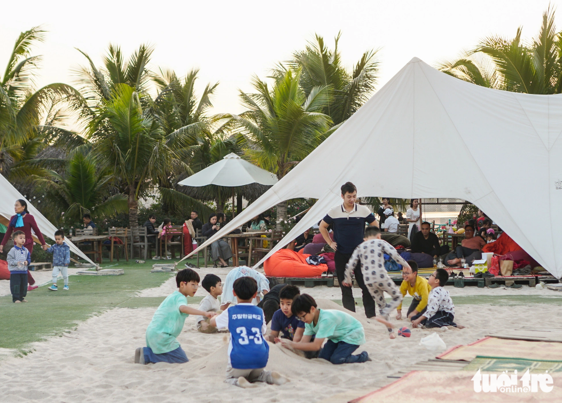 Parents in Hanoi often take their children to a coffee shop featuring a big playground on weekends. Photo: Nguyen Hien / Tuoi Tre