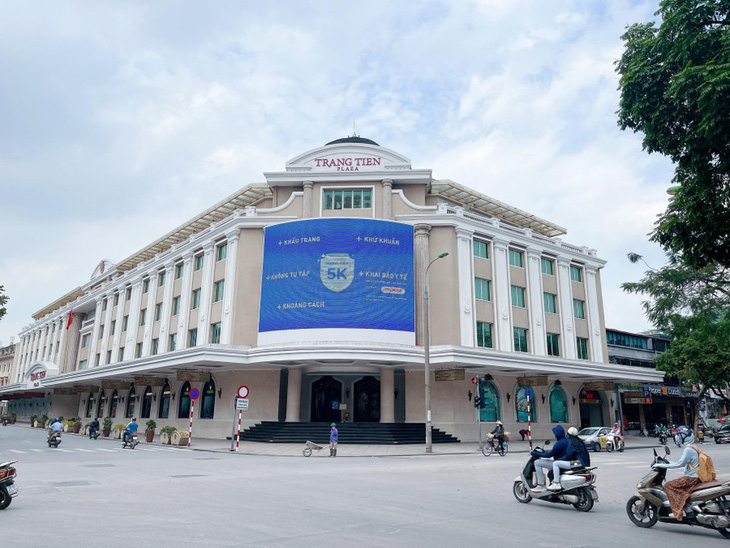 Trang Tien Plaza on Trang Tien Street in Hanoi. Photo: Tuoi Tre
