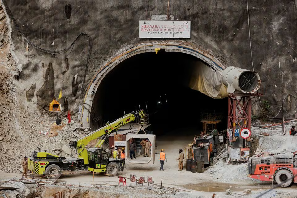A concrete block is carried into the tunnel where rescue operations are underway to rescue trapped workers, after a tunnel collapsed in Uttarkashi in the northern state of Uttarakhand, India, November 28, 2023. Photo: Reuters