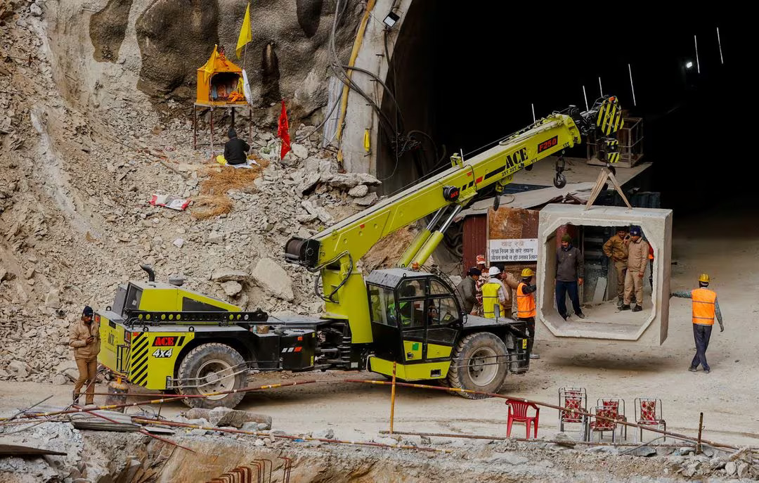 A concrete block is carried into the tunnel where rescue operations are underway to rescue trapped workers, after a tunnel collapsed in Uttarkashi in the northern state of Uttarakhand, India, November 28, 2023. Photo: Reuters