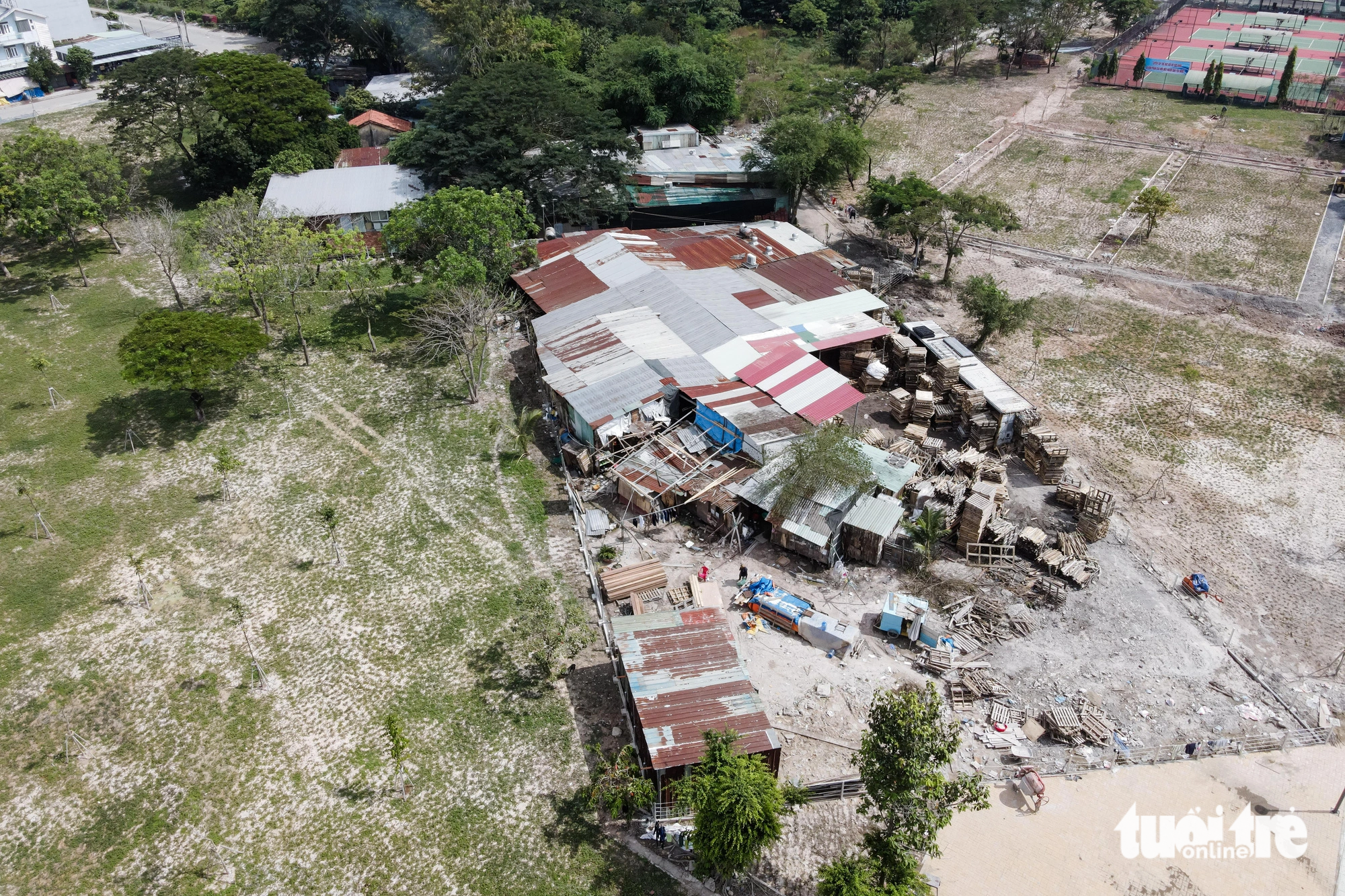 A cleared lot designated for the expansion of Vinh Loc Park in the heart of the Vinh Loc residential area, Binh Tan District, Ho Chi Minh City, November 29, 2023. Photo: Phuong Nhi / Tuoi Tre