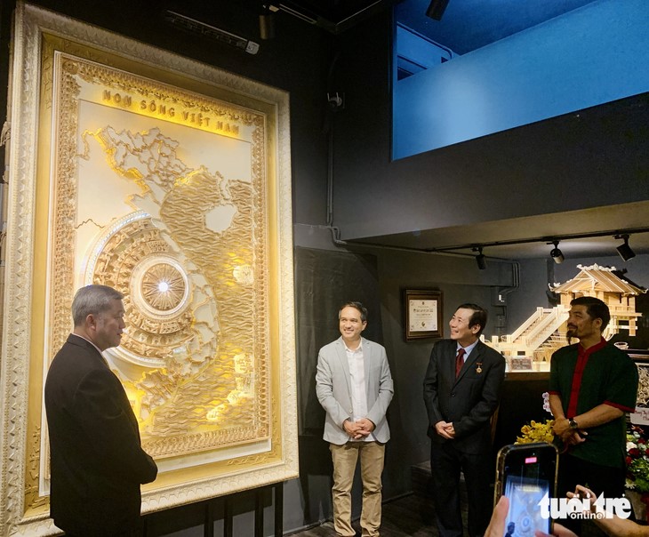 The 'Map of Vietnam,' a Boarc-style artwork made from bamboo toothpicks, originated from the creative vision of Vietnamese architect Hoang Tuan Long. Photo: Hoai Phuong / Tuoi Tre