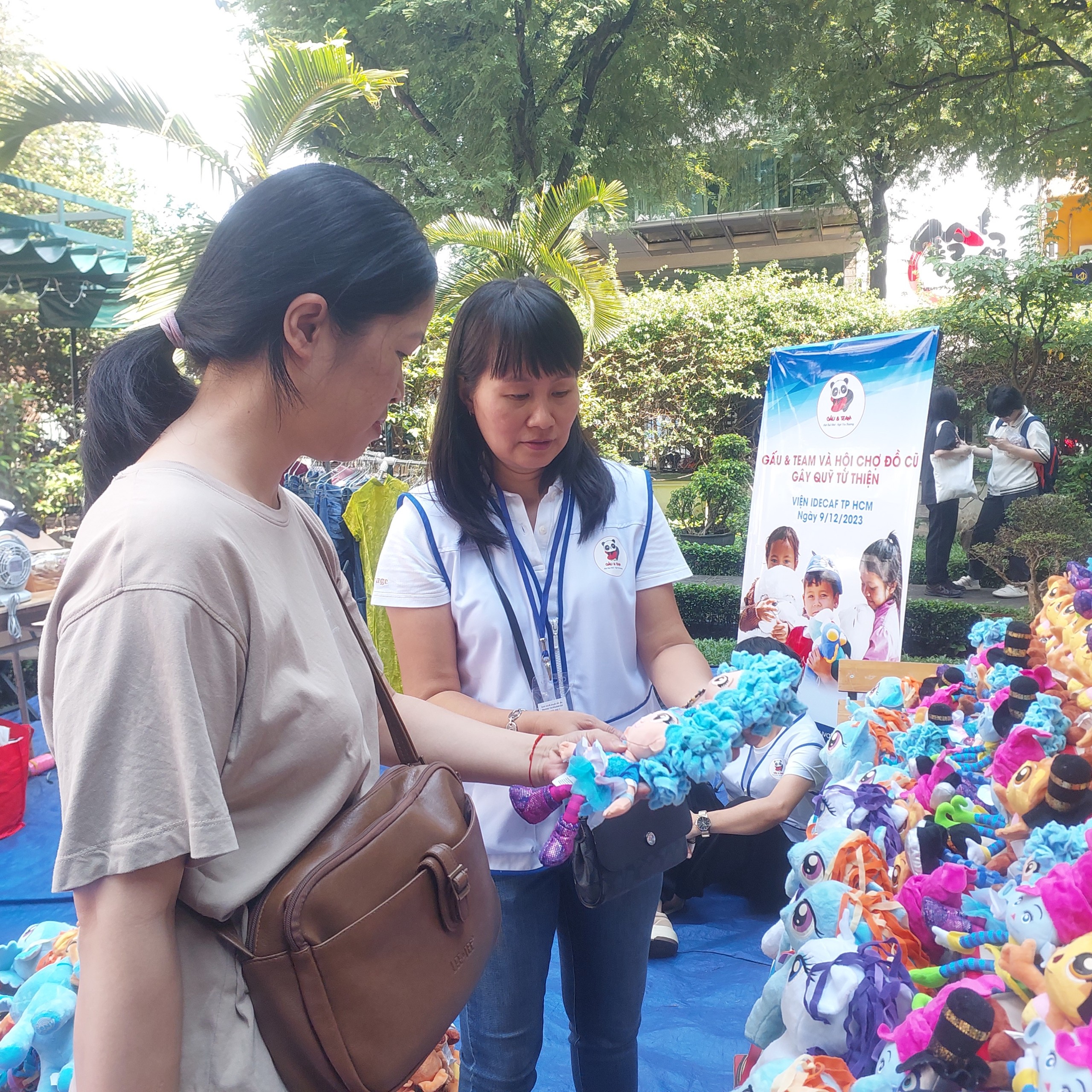 At the market, 10 optional bears just cost VND100,000 ($4.13). Photo: Minh Chau / Tuoi Tre News