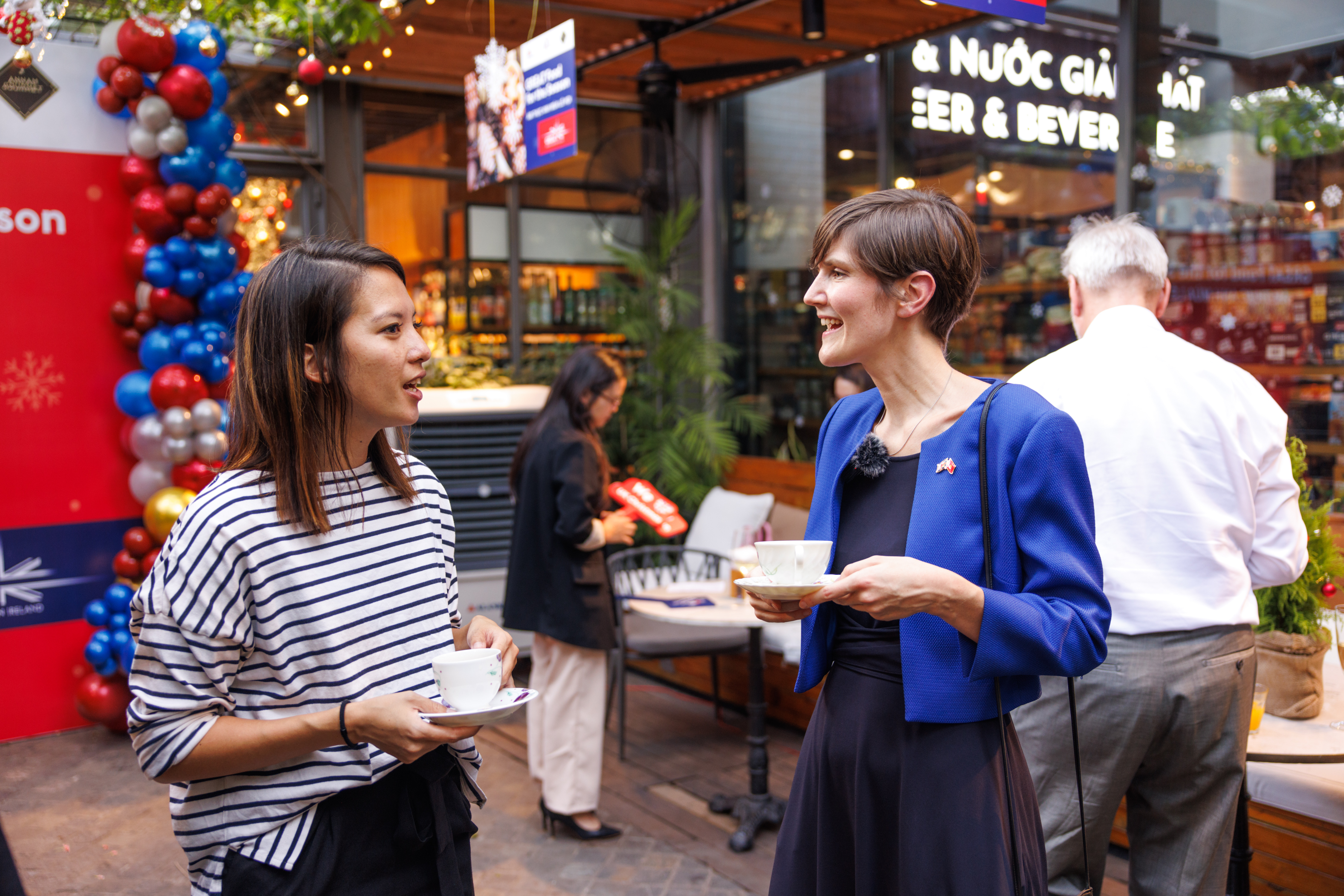 British Consul General in Ho Chi Minh City Emily Hamblin (right) and Annam Gourmet Commercial and Operations Manager Anhais Leherpeur have tea at the GREAT Food for the Season campaign’s launch event in Ho Chi Minh City on December 14, 2023. Photo by courtesy of the British Consulate General in Ho Chi Minh City
