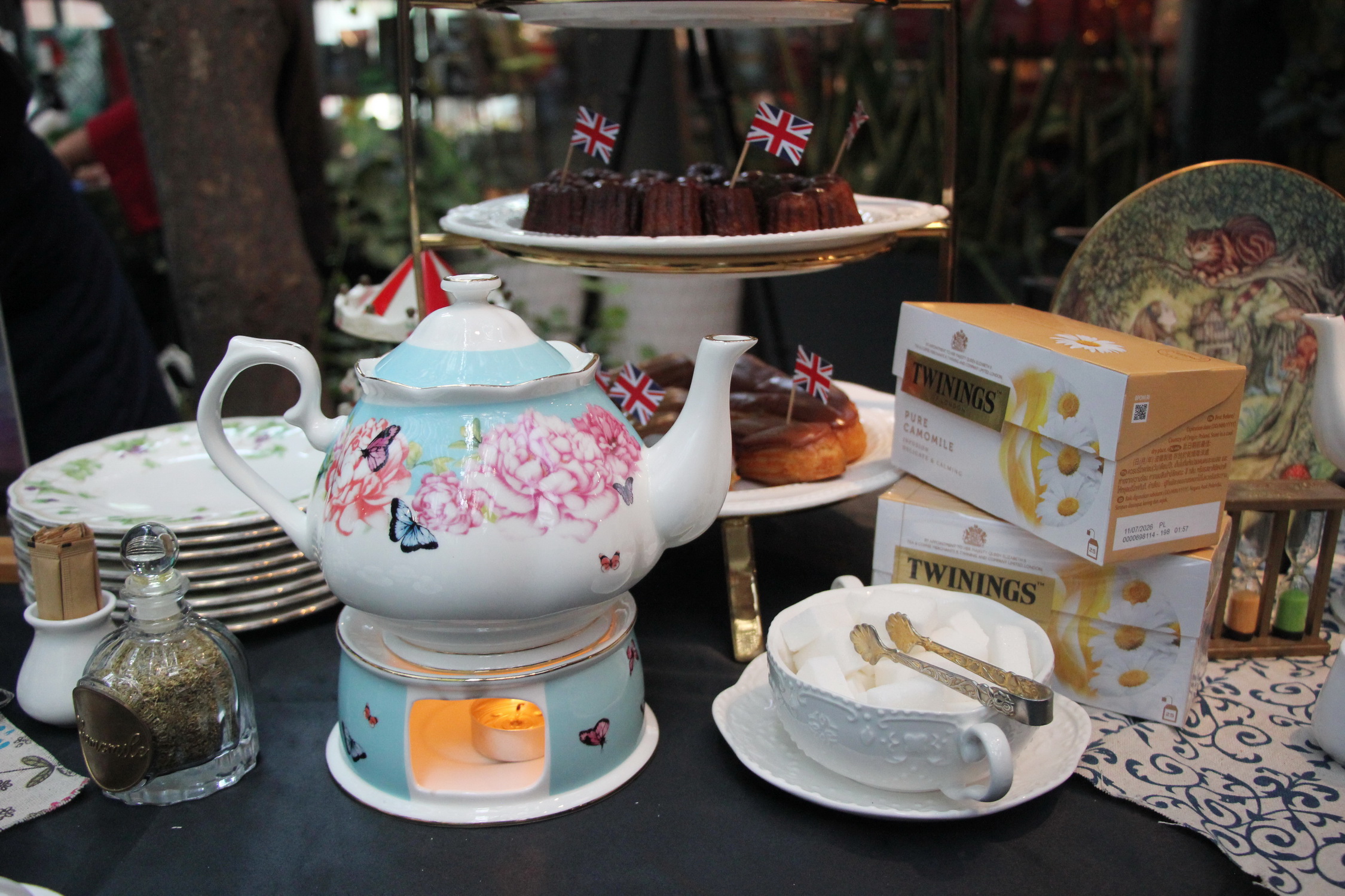 Tea is served in British style at the launch event of the GREAT Food for the Season campaign in Ho Chi Minh City on December 14, 2023. Photo: Dong Nguyen / Tuoi Tre News