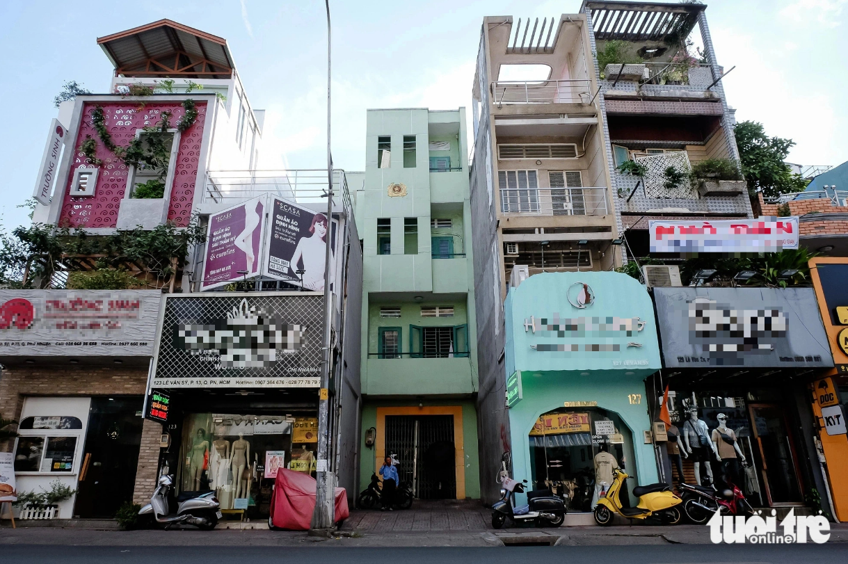 The old headquarters of the Ward 13 Police Agency in Phu Nhuan District is located on Le Van Sy Street is left deserted. Photo: Thao Le / Tuoi Tre