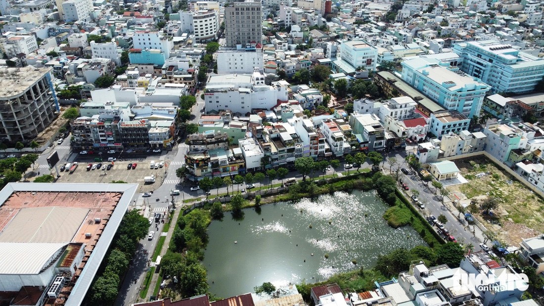 A stagnant pond in the site of the Da Nang Center project in Da Nang City. Photo: Doan Cuong / Tuoi Tre