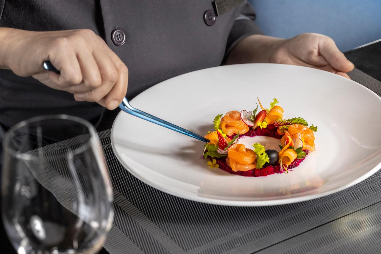 Meliá Vinpearl Danang Riverfront’s chefs always put the emphasis on pure flavors and the finest ingredients. 
