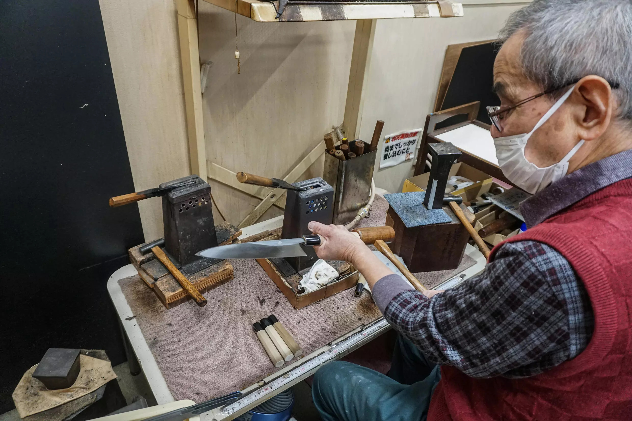 A craftsman attaches a handle to a 'gyuto', the Japanese equivalent to a western chef's knife, at Yamawaki Cutlery in Osaka prefecture. Photo: AFP