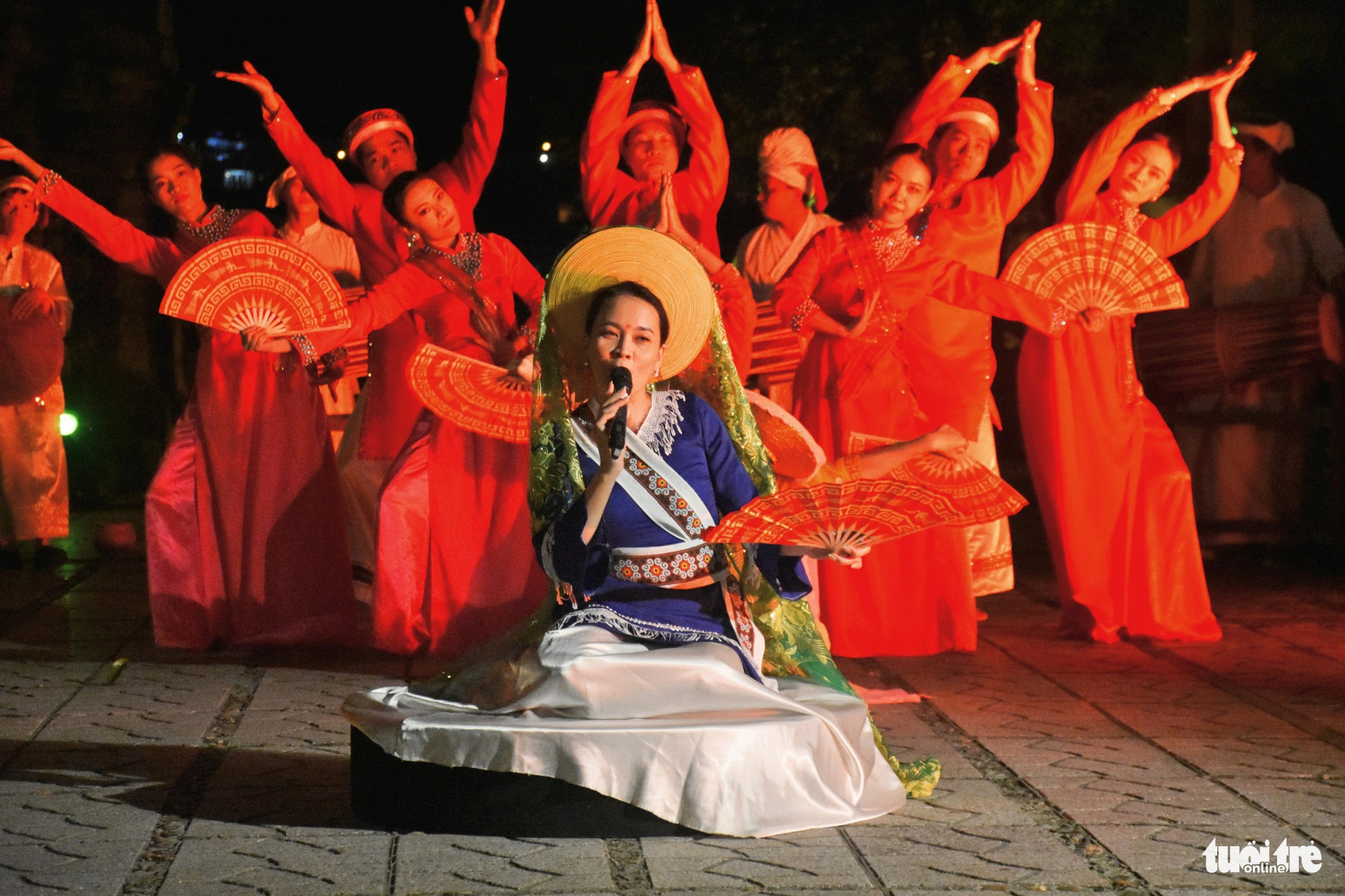 Artists dance and sing at Ponagar Tower in Nha Trang City, Khanh Hoa Province, south-central Vietnam, December 27, 2023. Photo: Tran Hoai / Tuoi Tre