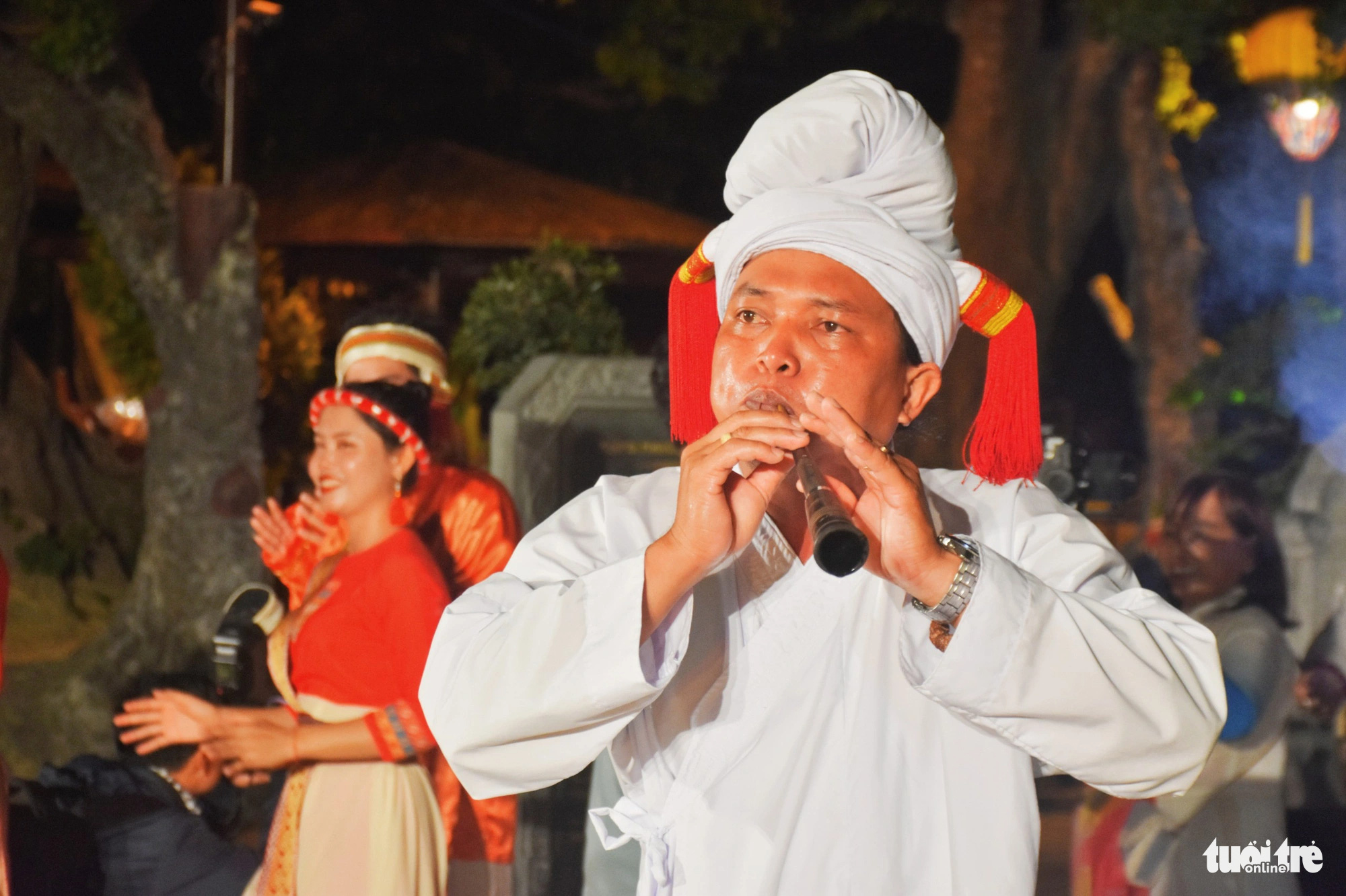 An artist performs with a Saranai, a traditional reed wind instrument of the Cham people, at Ponagar Tower in Nha Trang City, Khanh Hoa Province, south-central Vietnam, December 27, 2023. Photo: Tran Hoai / Tuoi Tre