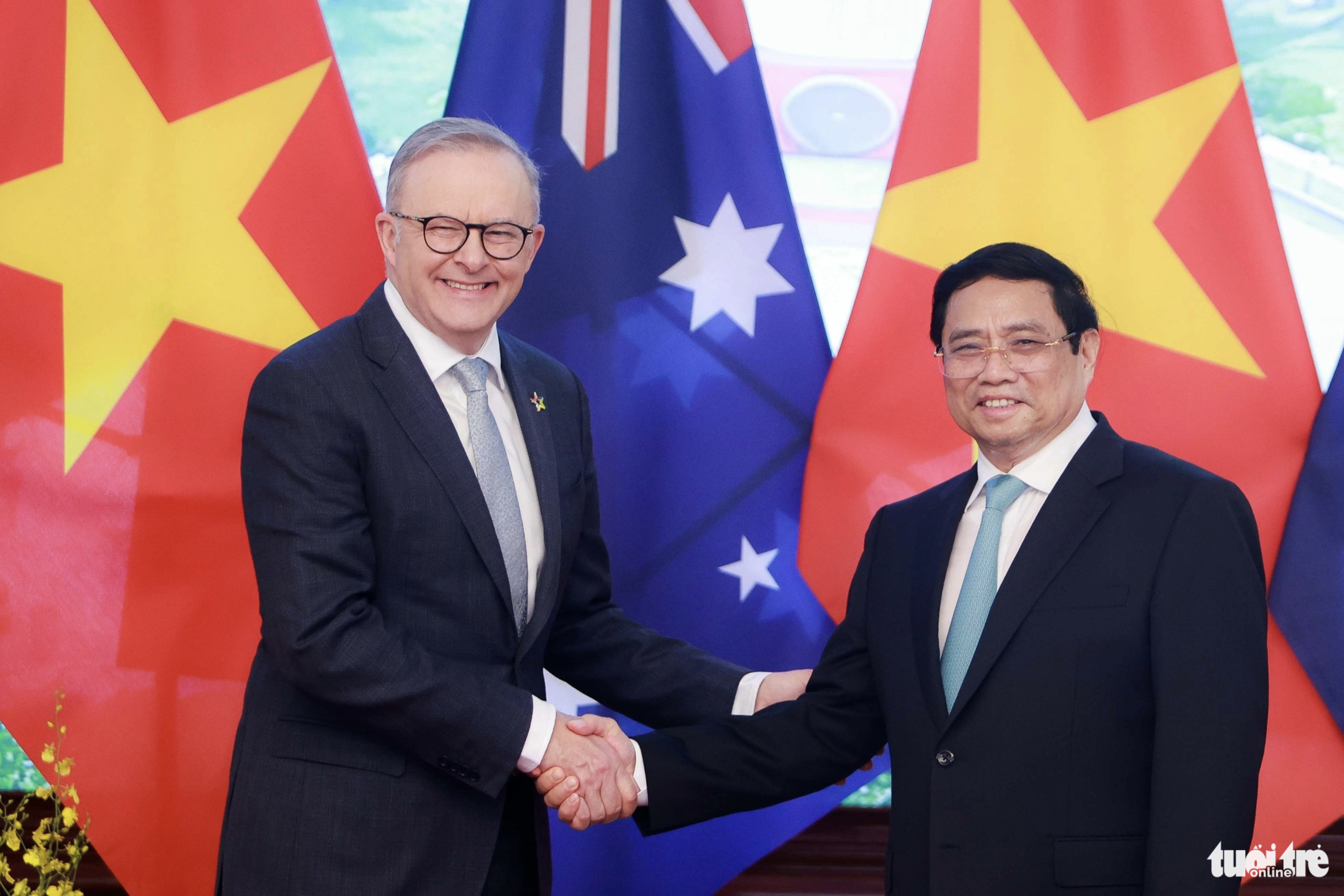 Vietnamese Prime Minister Pham Minh Chinh (R) hosts a welcome ceremony for Australian Prime Minister Anthoney Albanese at the Presidential Palace in Hanoi on June 4, 2023. This is PM Albanese’s first official visit to Vietnam since he took office in May 2022. Photo: Nguyen Khanh / Tuoi Tre