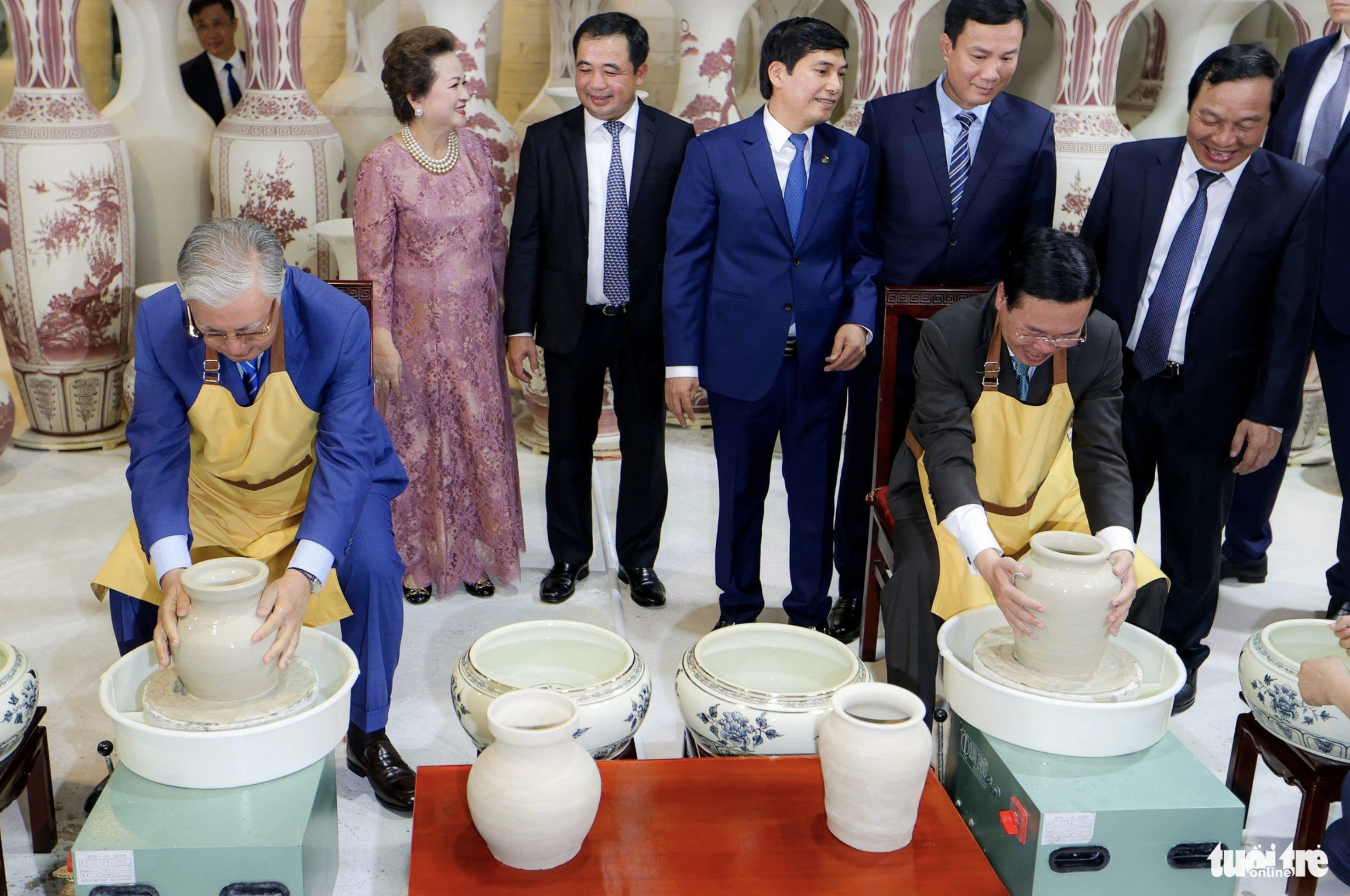 Kazakh President Kassym-Jomart Tokayev pays his official visit to Vietnam from August 20 to 22, 2023 at the invitation of his Vietnamese counterpart Vo Van Thuong. Vietnamese State President Vo Van Thuong (R, sitting) and Kazakh President Kassym-Jomart Tokayev (L, sitting) are pictured making a clay pot in Chu Dau Pottery Village in Hai Duong Province, around 60 kilometers from Hanoi, on August 22, 2023. Photo: Nguyen Khanh / Tuoi Tre