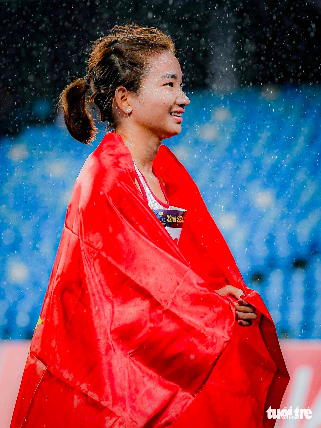 Vietnamese runner Nguyen Thi Oanh has become a symbol of Southeast Asian track and field after she made history with two gold medals in women’s 1,500-meter run and 3,000-meter hurdles, two events that were scheduled next to each other at the ongoing 2023 Southeast Asian (SEA) Games in Cambodia on May 9, 2023. She also won four other gold medals in other categories. Photo: Nam Tran / Tuoi Tre
