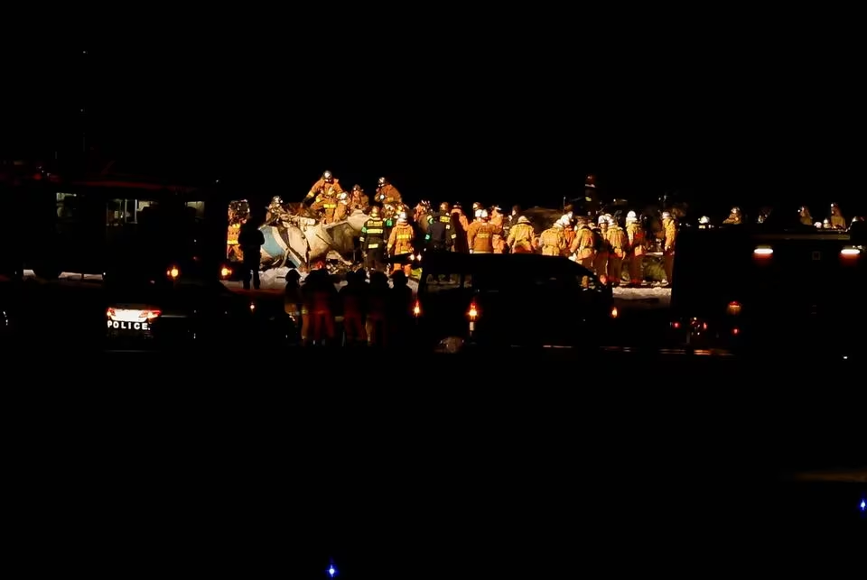Firefighters perform a rescue operation on a Coast Guard aircraft at Haneda International Airport, in Tokyo, Japan January 2, 2024. Photo: Reuters