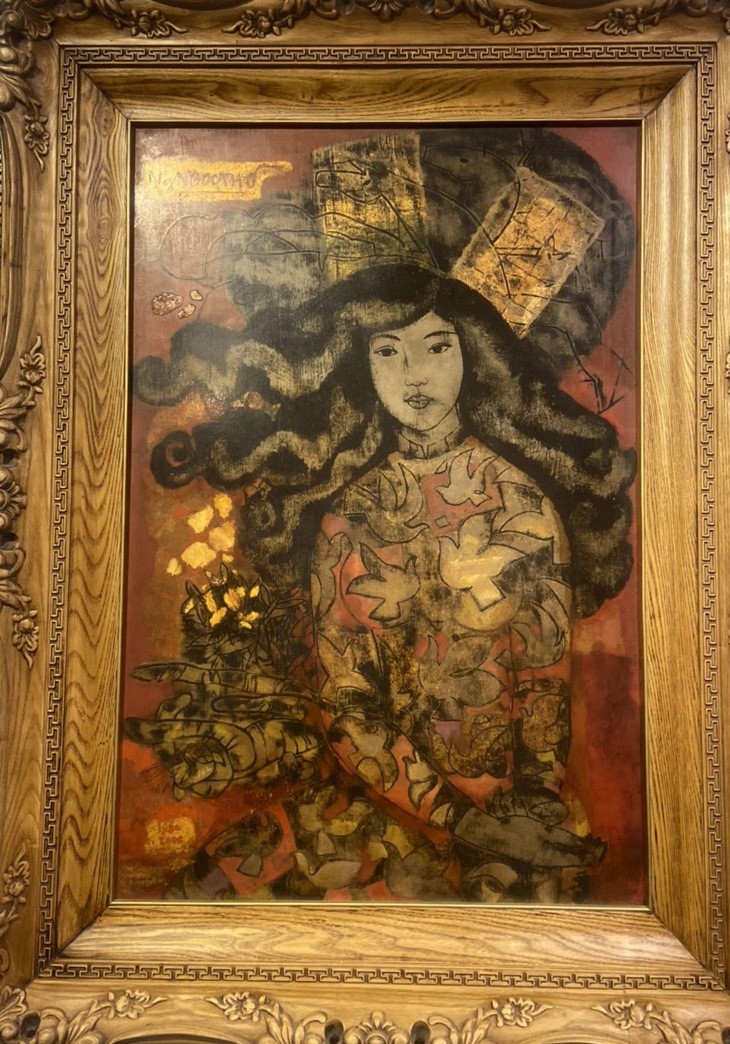 A lacquer painting depicts a young girl in Hanoi. Photo: Thien Dieu / Tuoi Tre