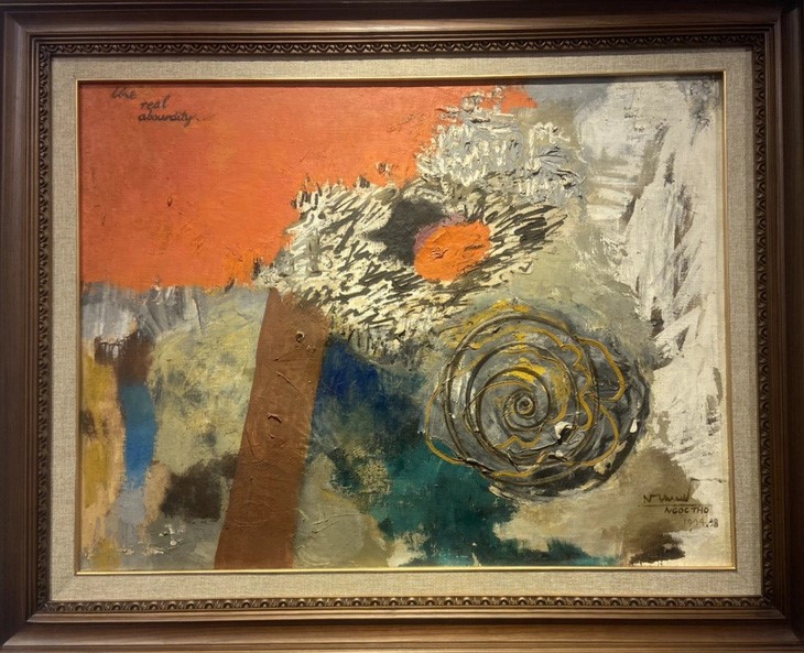An abstract lacquer painting by Nguyen Ngoc Tho features a whirlwind. Photo: Thien Dieu / Tuoi Tre