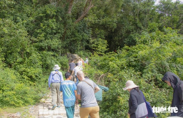 Visitors at Nui Chua National Park, Ninh Thuan Province, south-central Vietnam. Photo: Duy Ngoc / Tuoi Tre